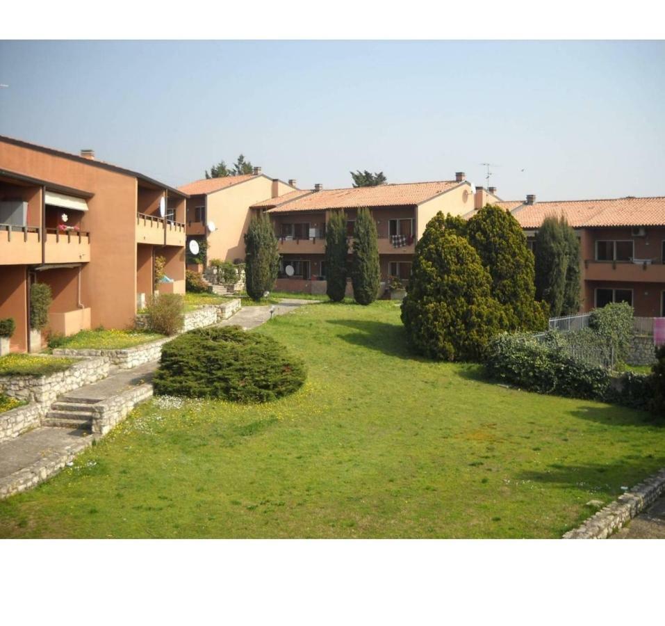 Appartamento Comodo Al Lago E Gardaland Castelnuovo del Garda Bagian luar foto