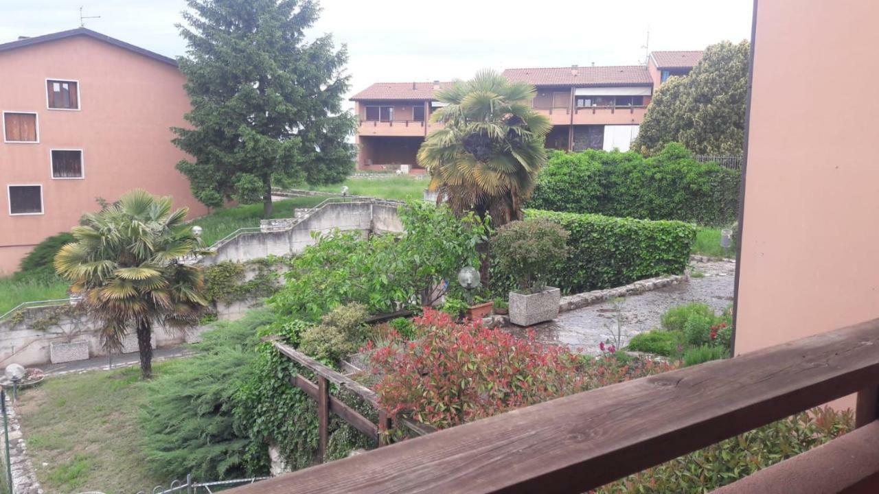 Appartamento Comodo Al Lago E Gardaland Castelnuovo del Garda Bagian luar foto